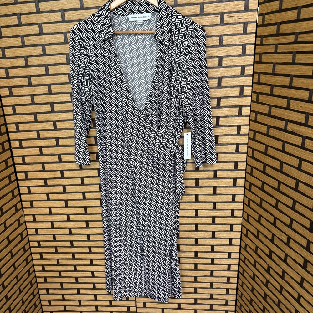Emma & Michele Black And White Wrap Style Dress Size‎ Large